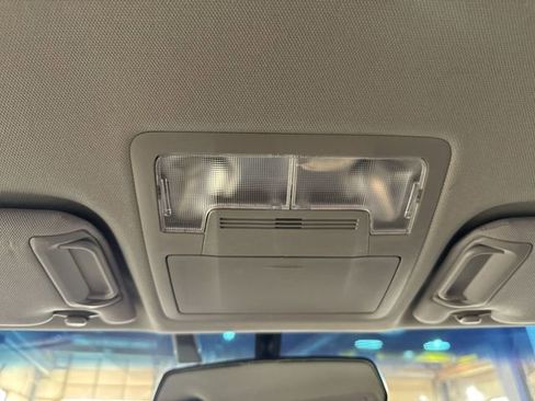 Used 2017 Toyota Camry SE image 9