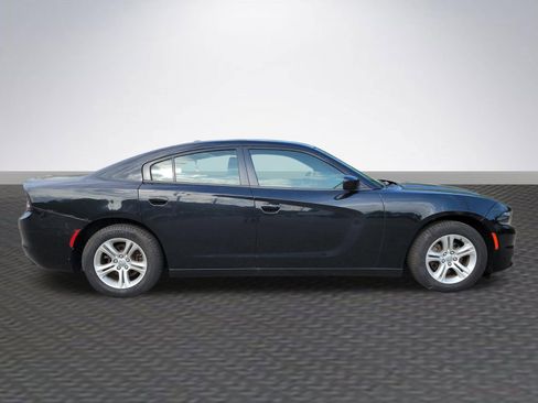 Used 2019 Dodge Charger SXT RWD image 4