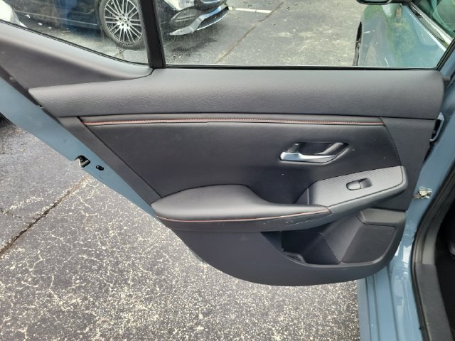 Used 2025 Nissan Sentra SR FWD image 13