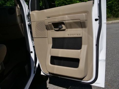Used 2014 Ford E-350 and Econoline 350 XLT RWD image 31