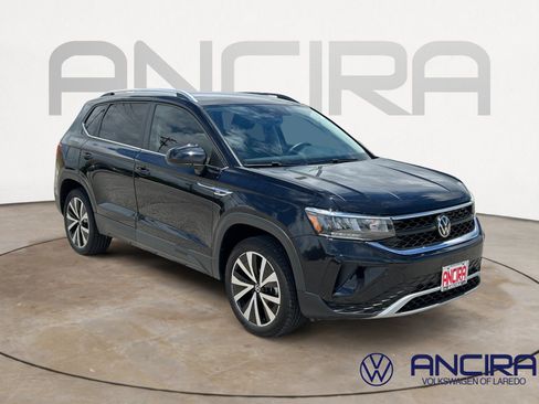Used 2023 Volkswagen Taos SE FWD image 1
