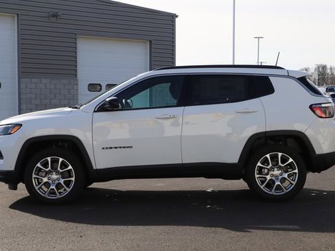 New 2024 Jeep Compass Latitude w/ Sun and Sound Group image 2