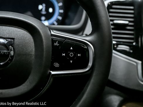 Used 2024 Volvo XC90 B6 Plus image 32