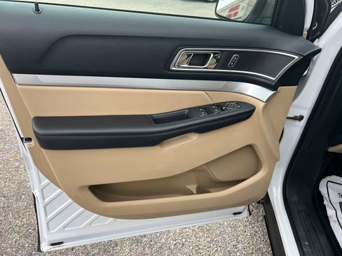 Used 2016 Ford Explorer XLT w/ Equipment Group 202A image 25