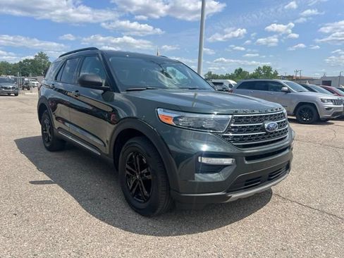 Certified 2023 Ford Explorer XLT w/ Equipment Group 202A AWD/4WD image 3