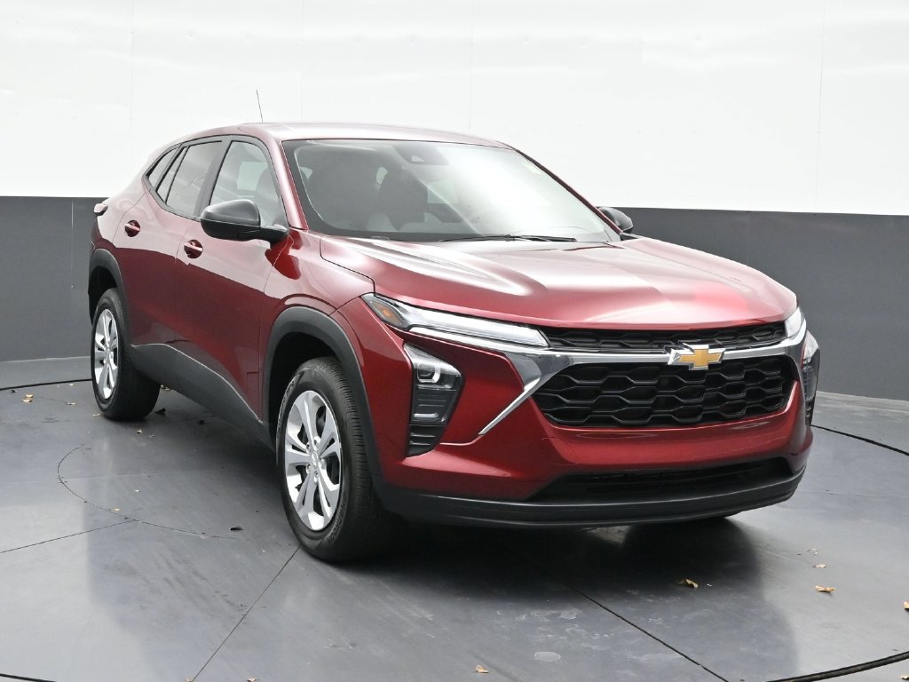 Used 2025 Chevrolet Trax LS FWD image 8