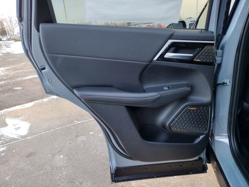 New 2026 Mitsubishi Outlander SE image 31