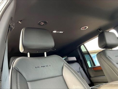 Used 2025 GMC Yukon XL Denali image 27