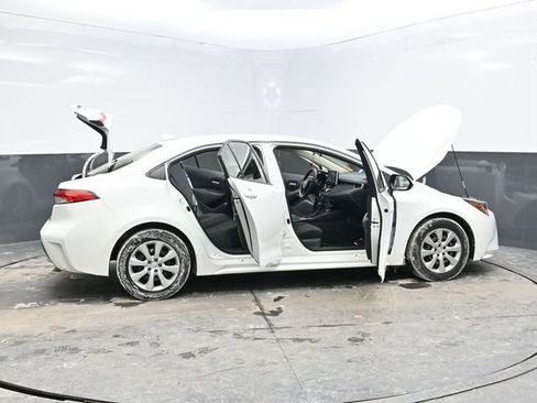 Used 2020 Toyota Corolla LE image 47