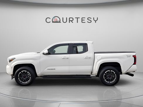Used 2024 Toyota Tacoma TRD Sport image 2