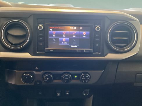 Used 2019 Toyota Tacoma SR5 AWD/4WD image 15