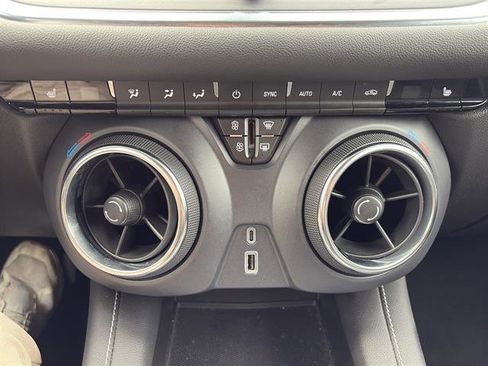 Used 2025 Chevrolet Blazer LT FWD image 25