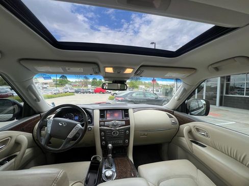 Used 2017 INFINITI QX80 4WD w/ Driver Assistance Package image 10