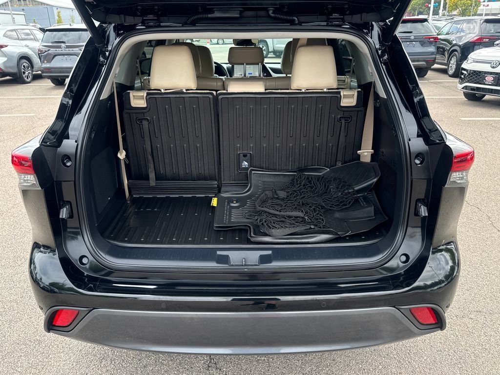 Used 2023 Toyota Highlander Limited AWD/4WD image 9