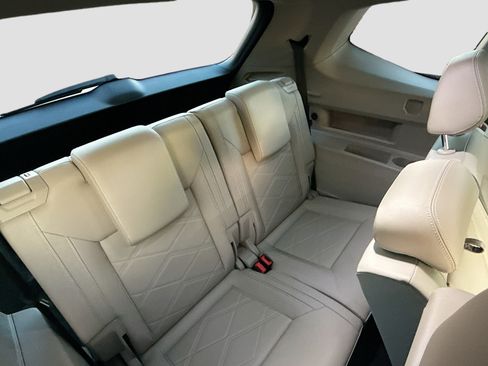 Certified 2024 Volkswagen Atlas SE image 28