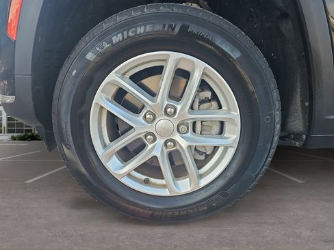 Used 2023 Jeep Grand Cherokee L Laredo AWD/4WD image 10