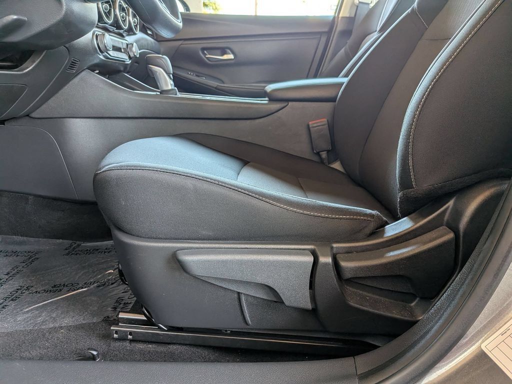 Used 2025 Nissan Sentra SV FWD image 14