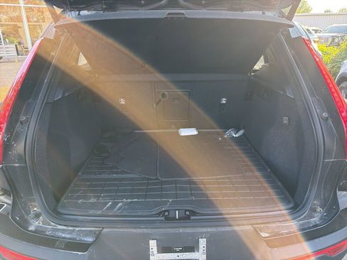 Used 2023 Volvo XC40 B5 Plus w/ Protection Package Premier AWD/4WD image 5