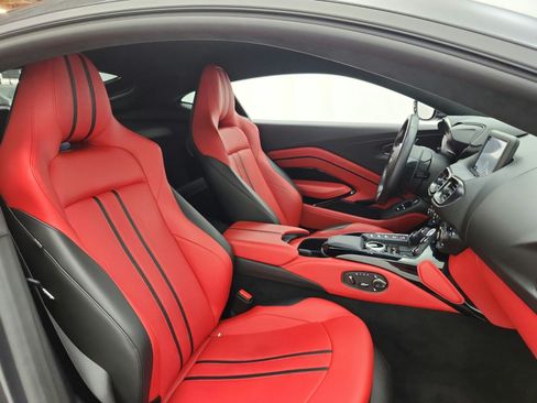Used 2021 Aston Martin V8 Vantage Coupe RWD image 18