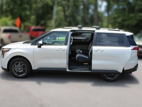 New 2026 Kia Carnival EX FWD image 6