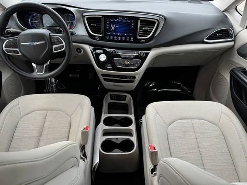 Used 2019 Chrysler Pacifica Touring Plus FWD image 16