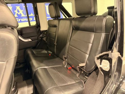 Used 2012 Jeep Wrangler Unlimited Sahara w/ Connectivity Group AWD/4WD image 31