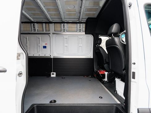 Used 2024 Mercedes-Benz Sprinter 2500 image 28
