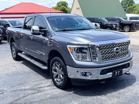 Used 2018 Nissan Titan SL w/ Chrome Package AWD/4WD image 2