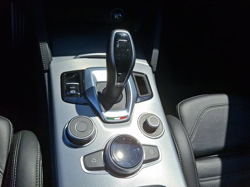 Used 2023 Alfa Romeo Stelvio Veloce AWD/4WD image 15