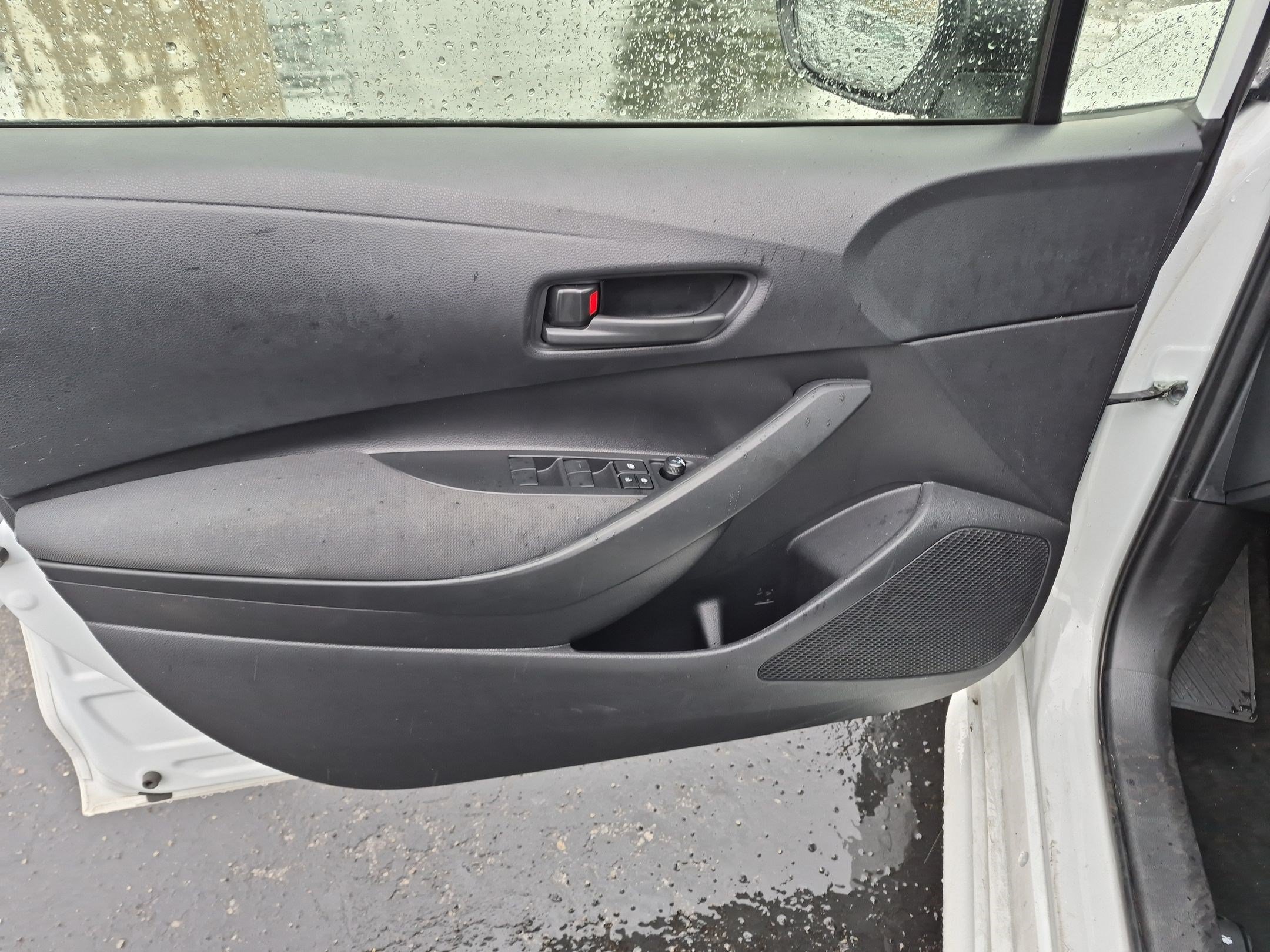 Used 2025 Toyota Corolla LE FWD image 15