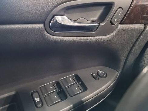 Used 2014 Chevrolet Impala LT w/ LT Sunroof Package image 27