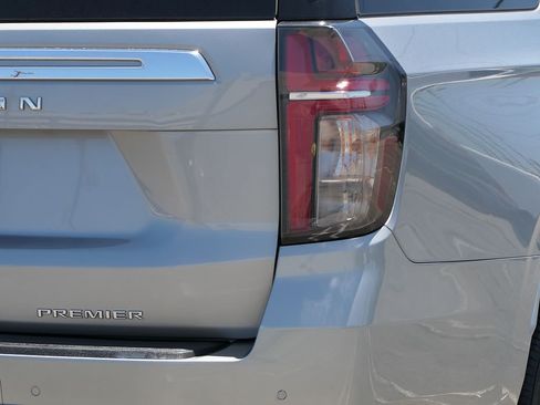 Used 2024 Chevrolet Suburban Premier RWD image 4