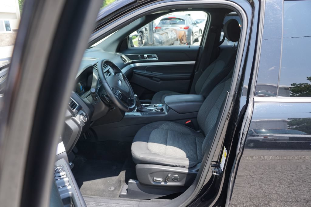 Used 2017 Ford Explorer XLT AWD/4WD image 5