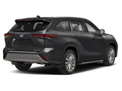 New 2026 Toyota Highlander Platinum image 2