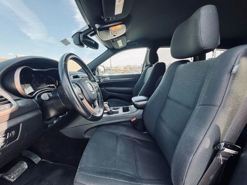 Used 2017 Jeep Grand Cherokee Laredo w/ Quick Order Package 23E image 8