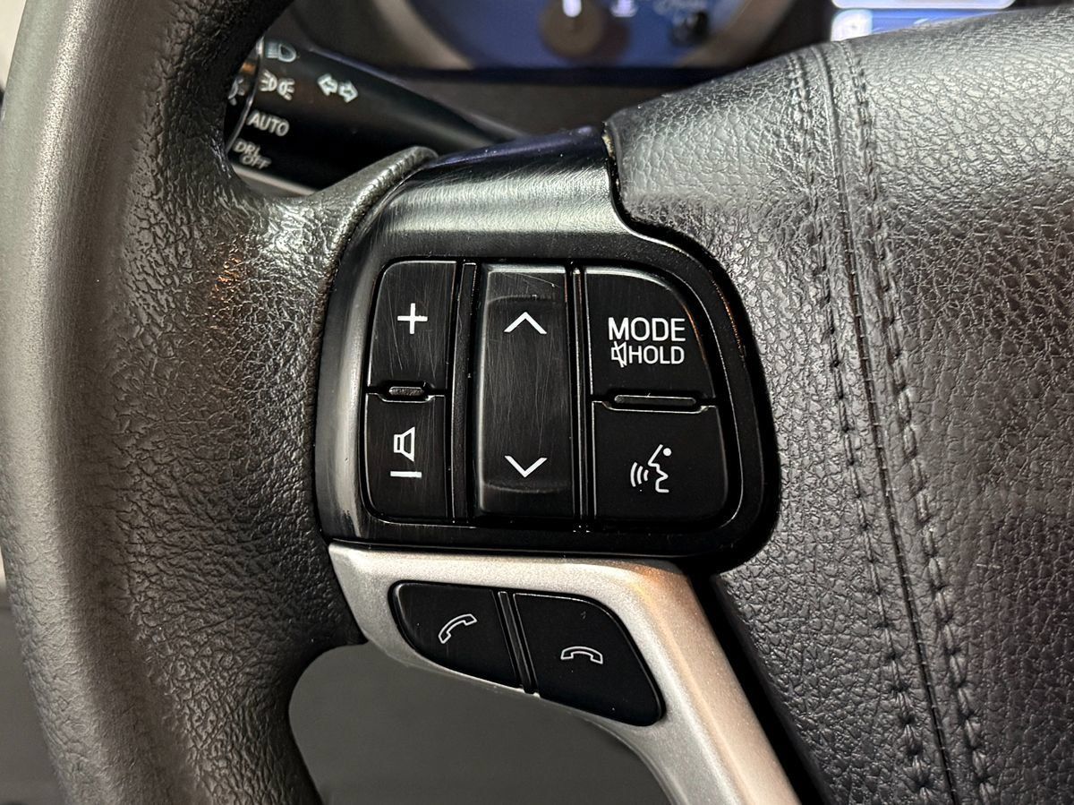 Used 2019 Toyota Sienna L FWD image 17
