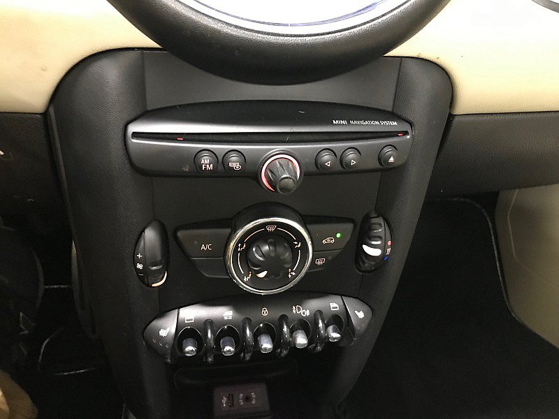 Used 2013 MINI Cooper S w/ Technology Pkg 2 FWD image 29