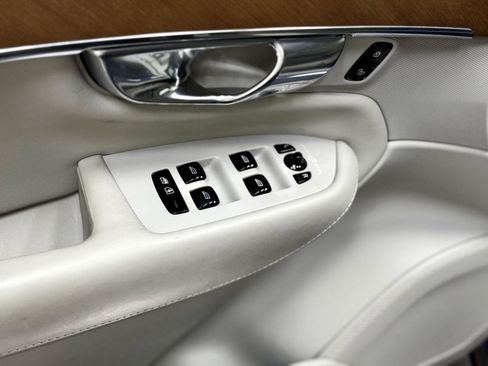 Used 2020 Volvo XC90 T8 Inscription w/ Protection Package Premier image 12