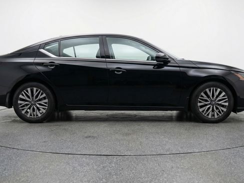 Used 2025 Nissan Altima 2.5 SV image 11