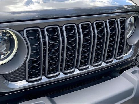 Used 2025 Jeep Gladiator Mojave AWD/4WD image 30