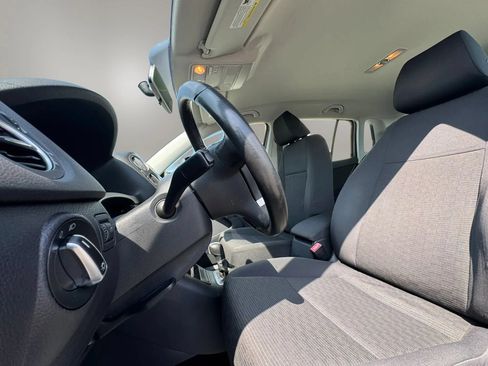 Used 2014 Volkswagen Tiguan S FWD image 11
