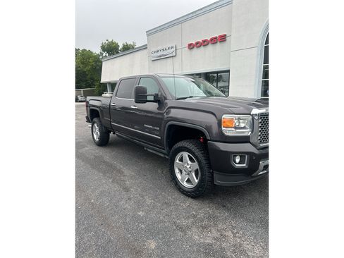 Used 2015 GMC Sierra 2500 Denali w/ Duramax Plus Package AWD/4WD image 2