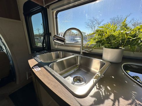 Used 2016 Mercedes-Benz Sprinter 3500 image 28