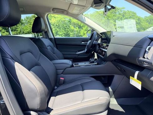 New 2026 Nissan Pathfinder SL AWD/4WD image 10