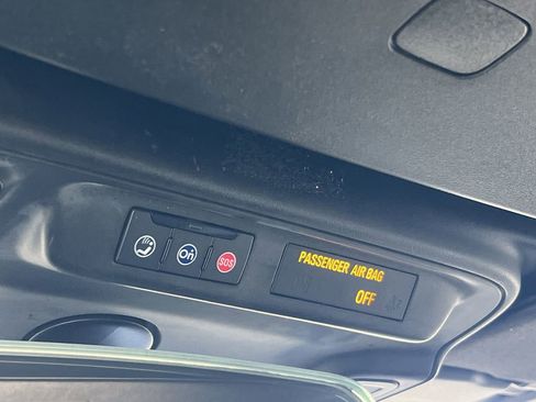 Used 2020 Chevrolet Camaro LT image 13