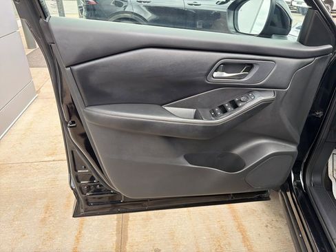 Used 2024 Nissan Rogue SV AWD/4WD image 17