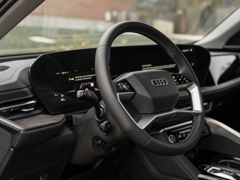 Certified 2025 Audi Q5 Premium Plus image 8
