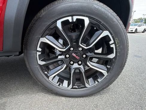 New 2026 GMC Canyon Denali AWD/4WD image 9