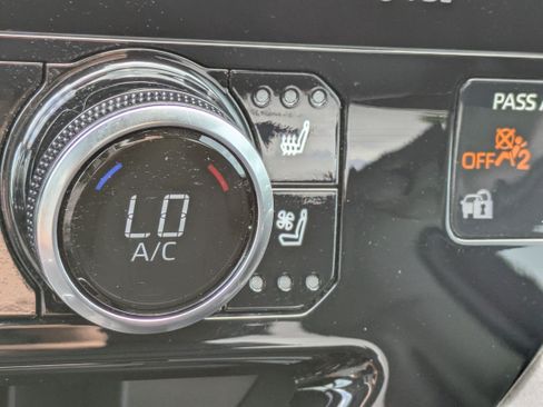 Used 2024 Toyota Highlander Limited AWD/4WD image 29