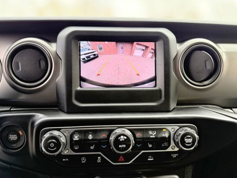 Used 2022 Jeep Wrangler Unlimited Sport image 30